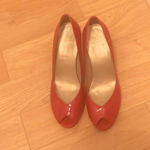 Stuart Weitsman  Woman’s Patent Open Toe Pumps